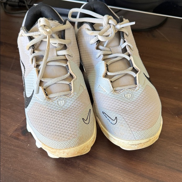 Nike Beige and Black Men's Shoes - Picture 2 of 5